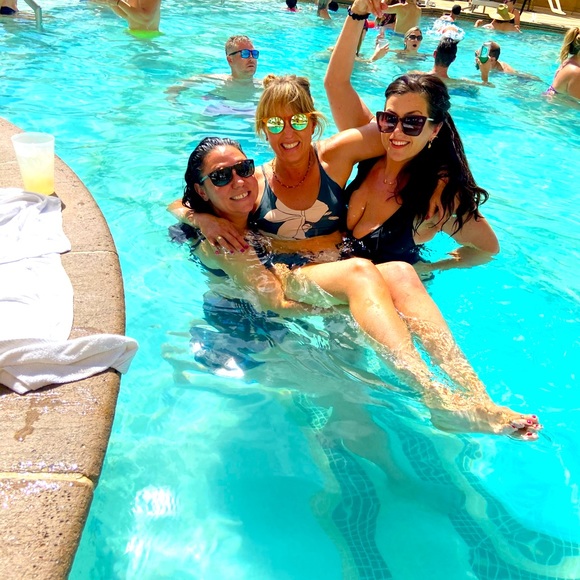 Meet your Posher, Jules🥳😎🥳 - Picture 6 of 16